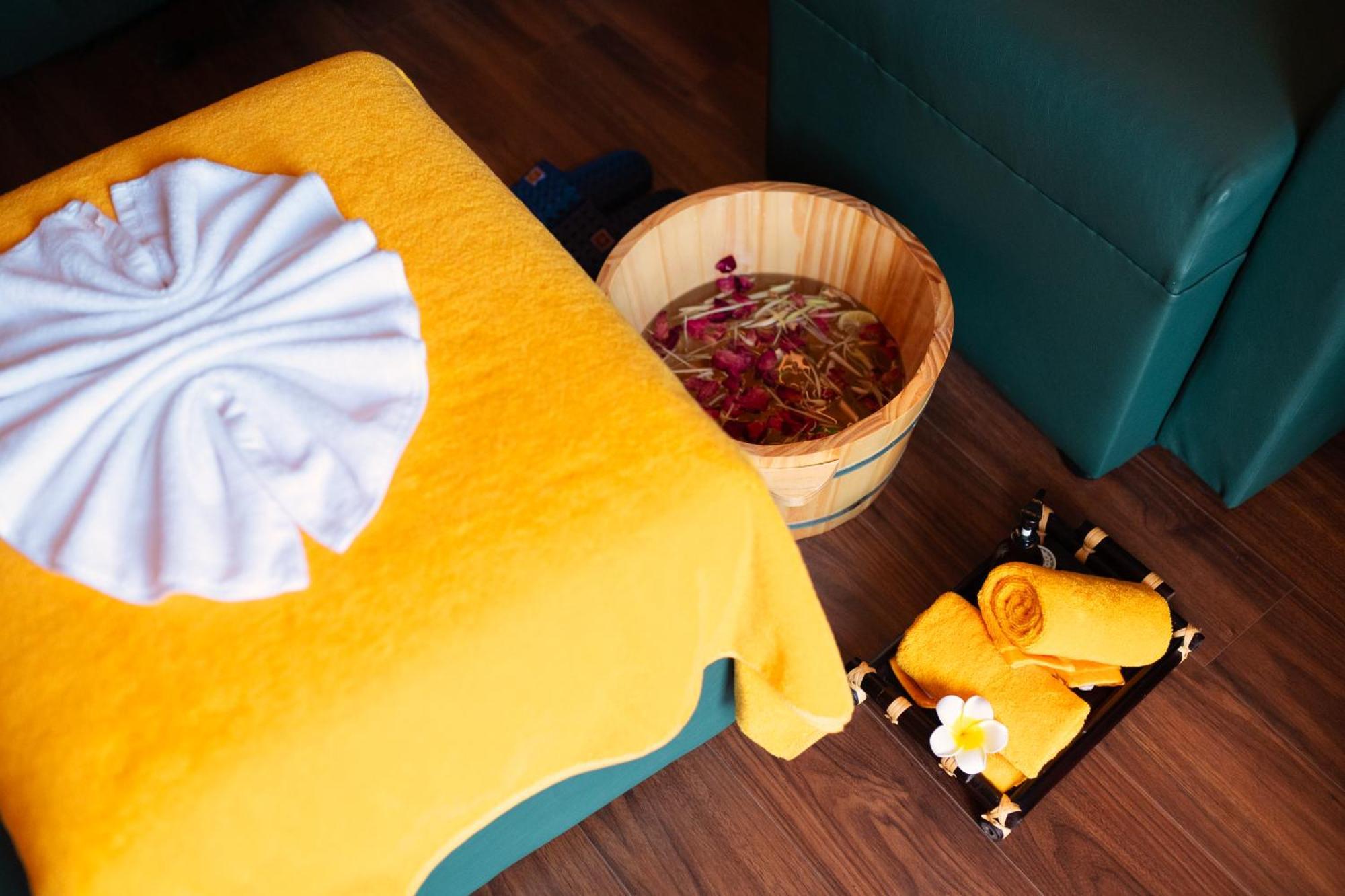 Bel Marina Hoi An Resort Exteriér fotografie A spa treatment
