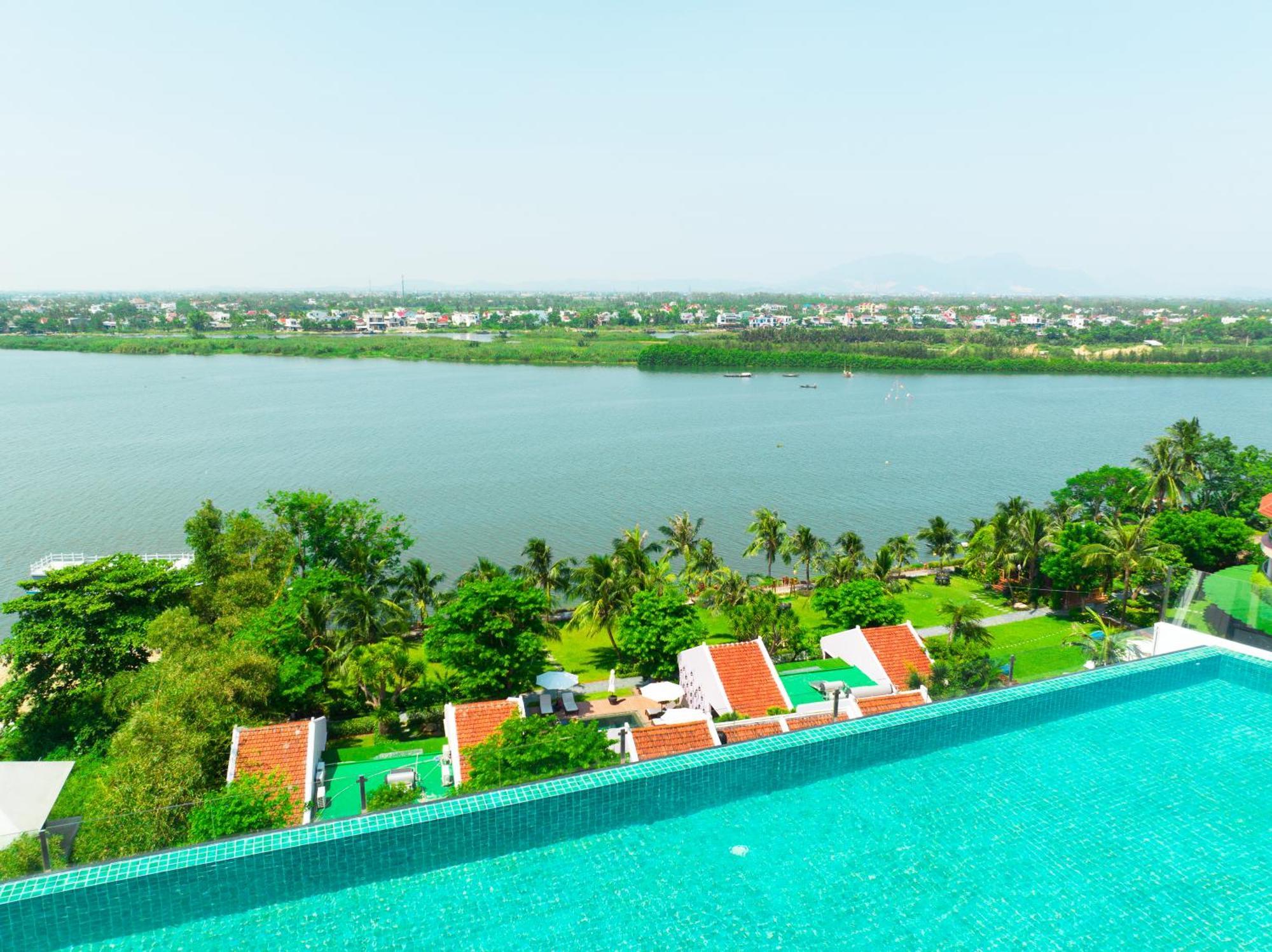 Bel Marina Hoi An Resort Exteriér fotografie View of the river from the hotel