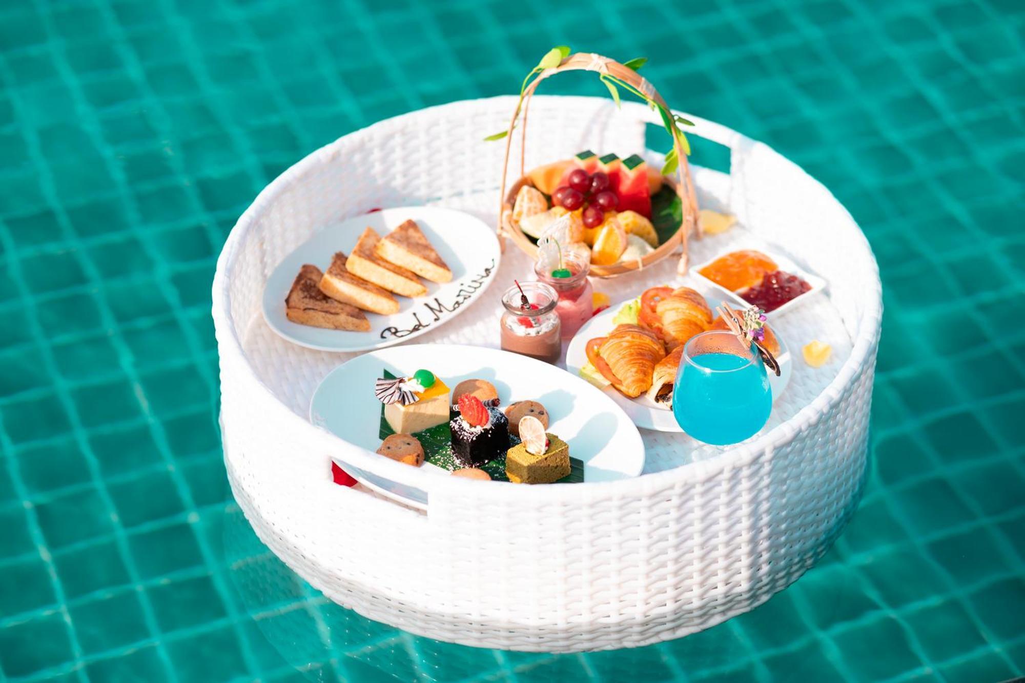 Bel Marina Hoi An Resort Exteriér fotografie A floating breakfast tray
